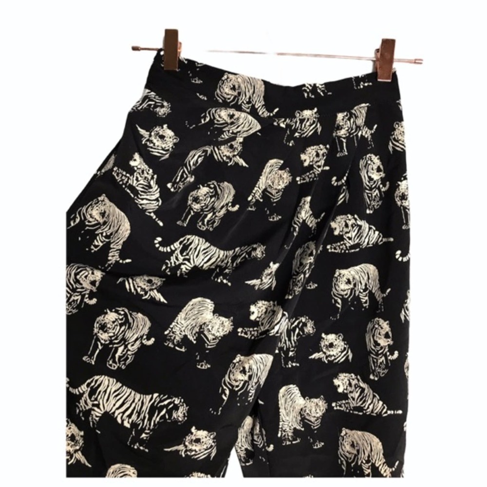 Forever 21 | High Rise Tiger Pattern Pants Black • - Picture 5 of 10